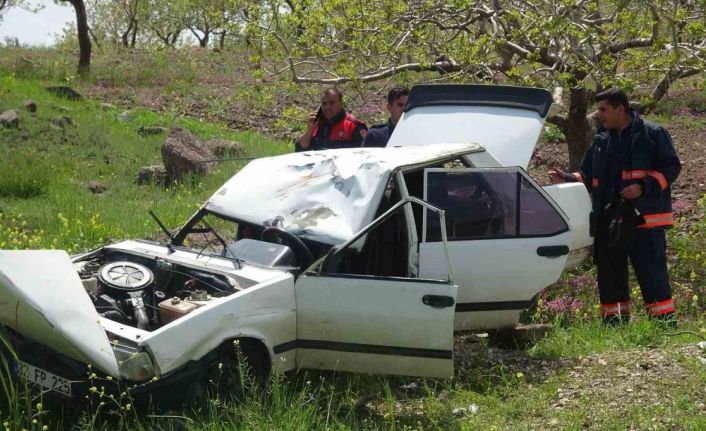 Kilis’te kontrolden çıkan Tofaş fıstık tarlasına girdi: 4 yaralı