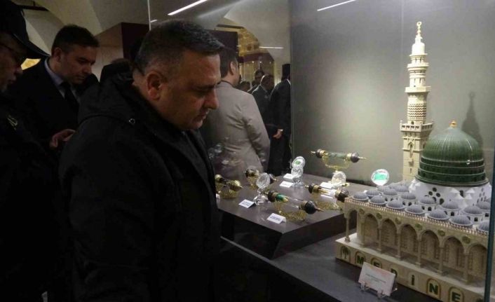 Kilis’te Mukaddes Emanetler sergisi ziyarete açıldı