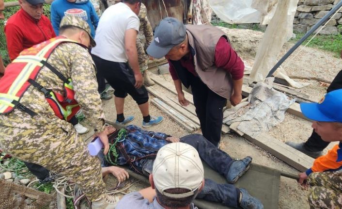 Kırgızistan’da 65 yaşındaki adam 18 metre derinliğindeki kuyuda 16 gün mahsur kaldı
