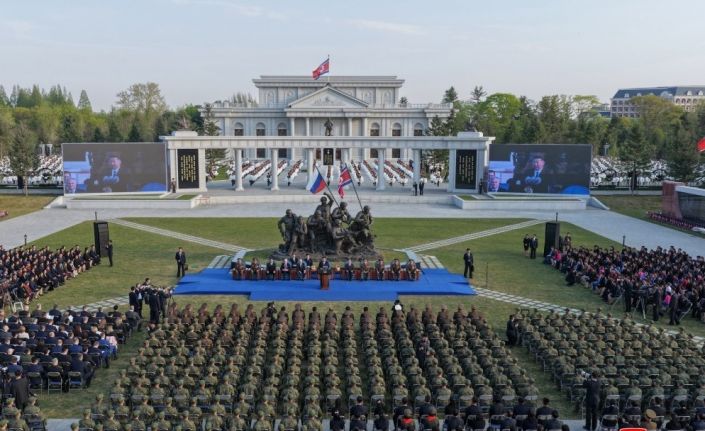 Kuzey Kore lideri, Ukrayna’da ölen Kuzey Koreli askerler anısın anıtın açılışını yaptı
