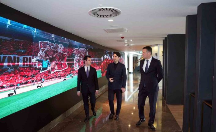 Macit, Yerkel ve Bayraktar, TFF Meral-Celal Aras Spor Lisesi’nde inceleme yaptı