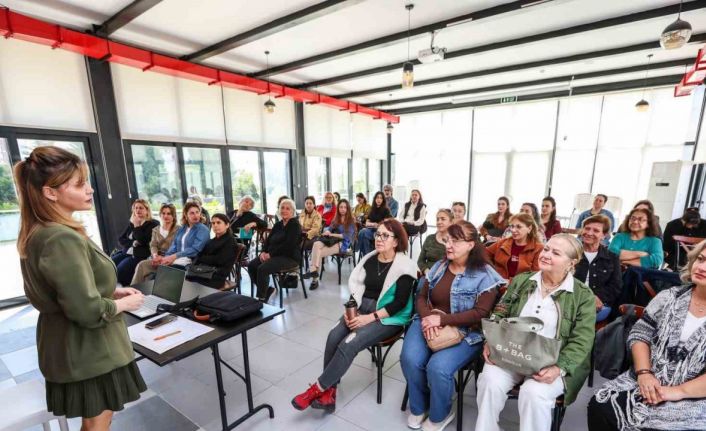 Mersin’de sosyal yaşama katkı sağlayan kurslar yoğun ilgi görüyor