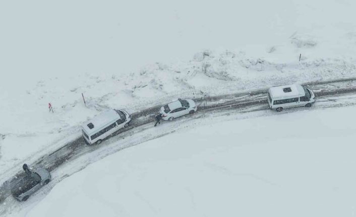 Muş’ta kar ve tipi: Mahsur kalan 50 kişi kurtarıldı