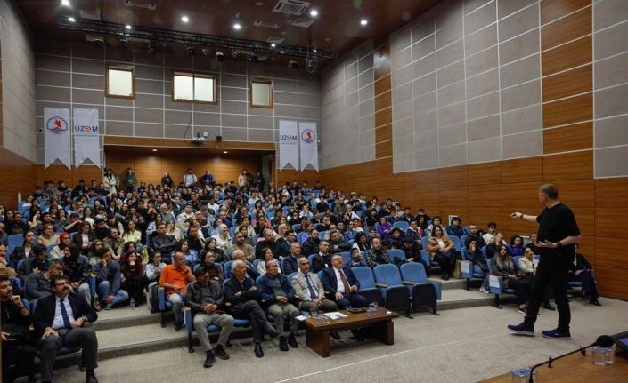 NASA’daki Türk bilim adamı Dr. Umut Yıldız, OMÜ’de evrenin sırlarını anlattı