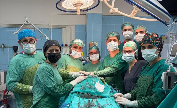 Ordu’da ileri evre gırtlak kanseri ameliyatı ilk kez başarıyla gerçekleştirildi