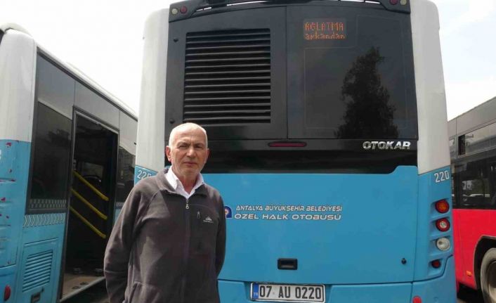 Otobüs şoföründen patenci çocuklara LED’li uyarı: "Patenci kardeş tutma arkadan, anneni babanı ağlatma arkandan"