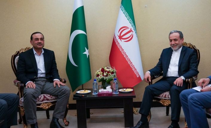 Pakistan Genelkurmay Başkanı Munir, İran Dışişleri Bakanı Arakçi ile görüştü