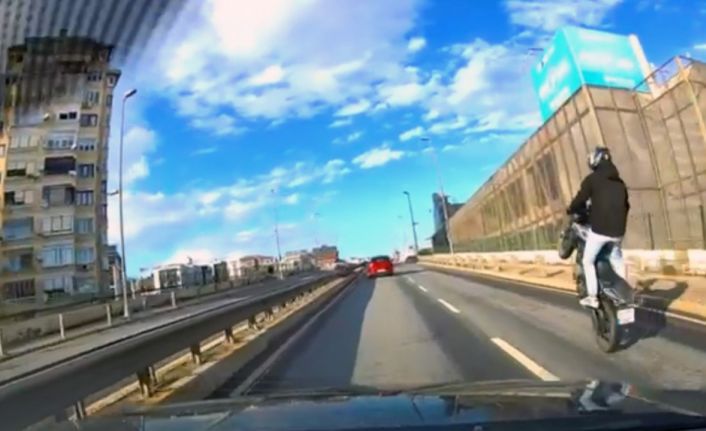 Pendik’te trafikte akrobatik hareket yapan motosiklet sürücüsüne 46 bin TL ceza