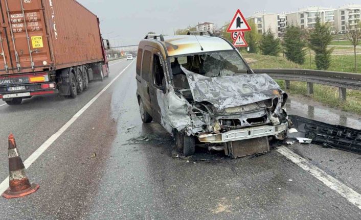 Polis kontrol noktasına metreler kala faciadan dönüldü, yanan araçtan sürücü son anda kurtarıldı
