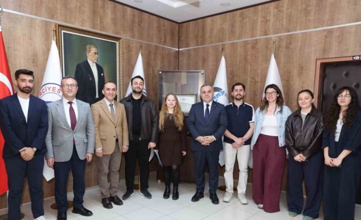 Rektör Prof. Dr. Altun, EVEA Öğrenci Kulübü üyeleri ile buluştu