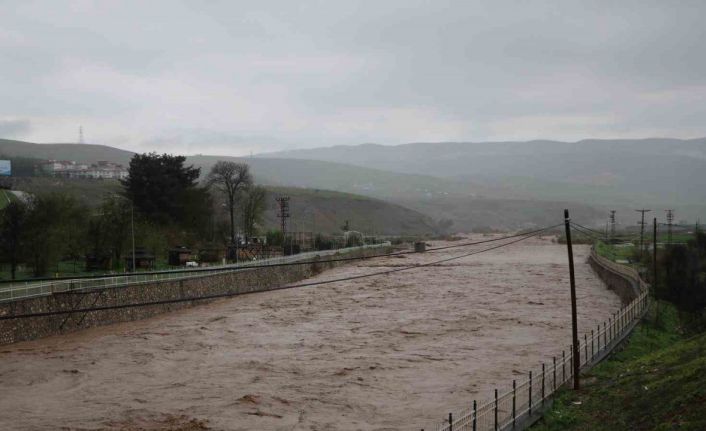 Siirt’te sel bilançosu: 200 dekarlık alanda toprak kayması yaşandı, 400 e yakın hayvan telef oldu