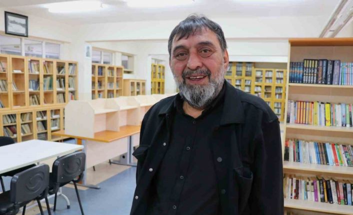 Sinema ve tiyatro oyuncusu Ahmet Yenilmez savaşta mezun veremeyen okulun öğrencileri ile buluştu