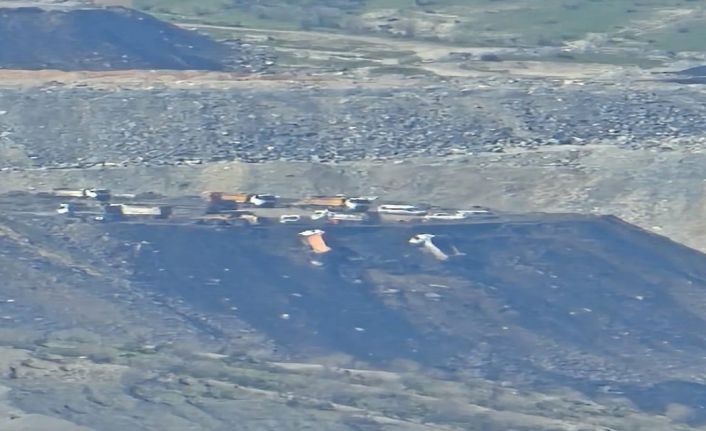 Şırnak’ta hafriyat sahasında toprak kayması: Park halindeki 2 araç şarampole yuvarlandı