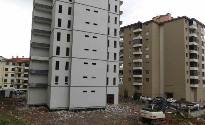 Stajyer öğrenci 25 metreden düşerek hayatını kaybetti, o anlar kameraya yansıdı