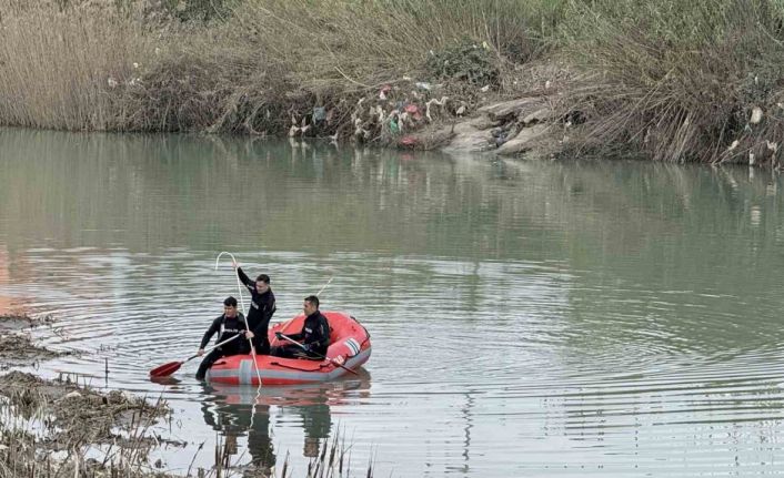 Tarsus’ta ırmakta kaybolan genç için seferber oldular: Vali Toros bölgede