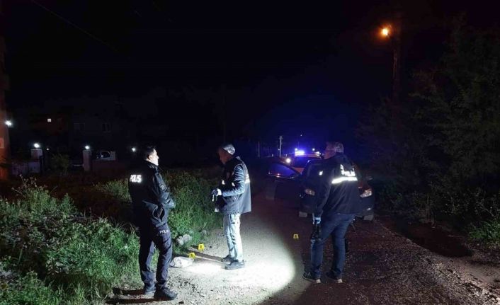 Telefon alışverişinden kalan 24 bin TL alacaklarını almaya giden kardeşler mermilerin hedefi oldu