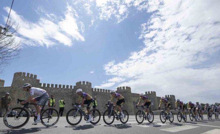 Tour Of Mersin’in ilk etabı Anamur’dan başladı, sporcular 118 kilometre pedalladı