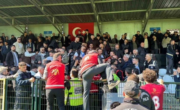 Trabzon 1. Amatör Küme Play-Off maçı sonrası tribünde kavga