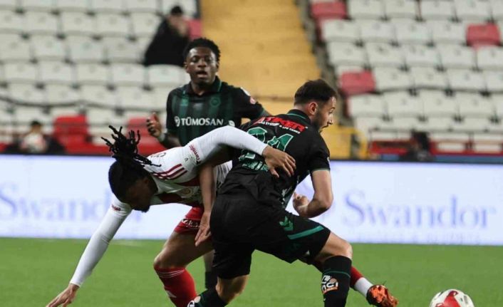 Trendyol Süper Lig: Antalyaspor: 0 - Konyaspor: 0 (İlk yarı)