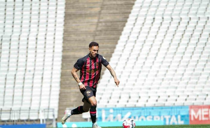 Trendyol Süper Lig: Fatih Karagümrük: 1 - Çaykur Rizespor: 0 (İlk yarı)