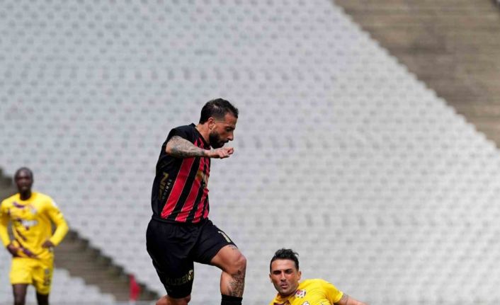 Trendyol Süper Lig: Fatih Karagümrük: 1 - Eyüpspor: 2 (İlk yarı)