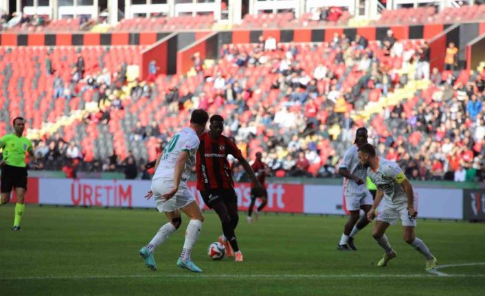 Trendyol Süper Lig: Gaziantep FK: 0 - Corendon Alanyaspor: 0 (Maç devam ediyor)
