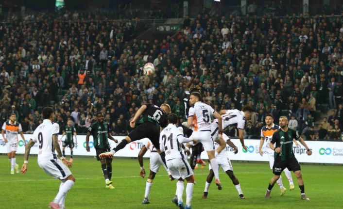 Trendyol Süper Lig: Kocaelispor: 0 - Başakşehir: 0 (Maç devam ediyor)