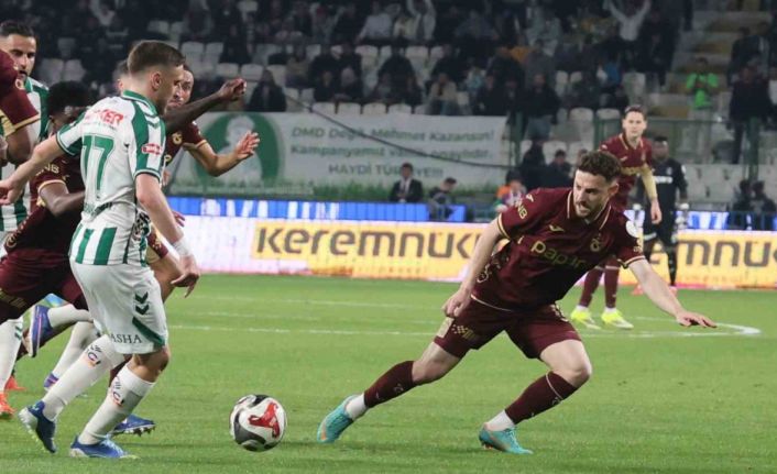 Trendyol Süper Lig: Konyaspor: 2 - Trabzonspor: 0 (İlk yarı)