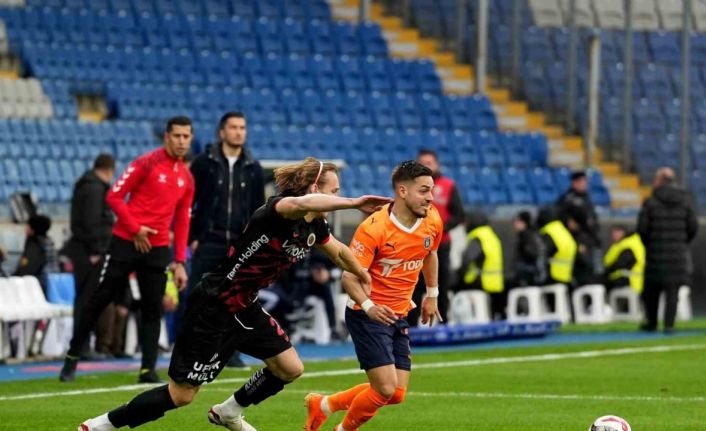 Trendyol Süper Lig: RAMS Başakşehir: 1 - Gençlerbirliği: 0 (Maç devam ediyor)