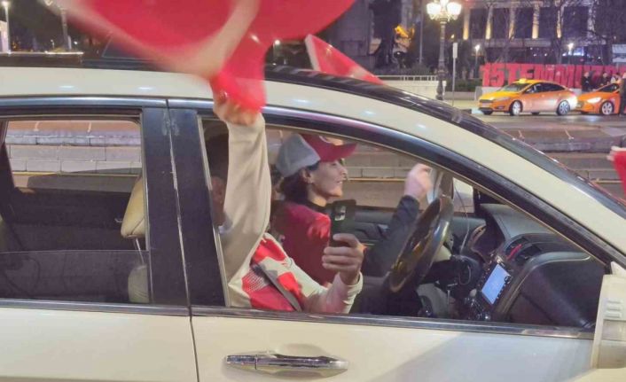 Türkiye’nin 24 yıl sonra Dünya Kupasına gitmesi Ankara’da coşku ile kutlandı