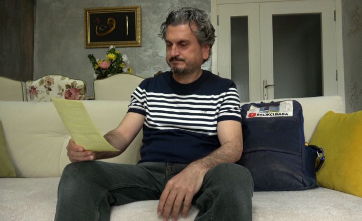 Tuttuğu devasa balıkla sevinç yaşayan öğretmenin mutluluğu yazılan cezayla yarıda kaldı