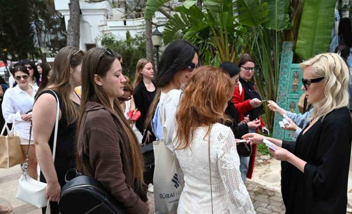 Ukrayna’dan gelen 100 seyahat acentesi yetkilisi Kemer turizmi hakkında bilgi aldı