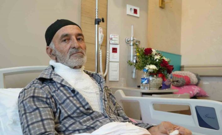 Yaşlı adamın ’tamir’ inadı kötü bitti: Borudan fışkıran suyla hastanelik oldu