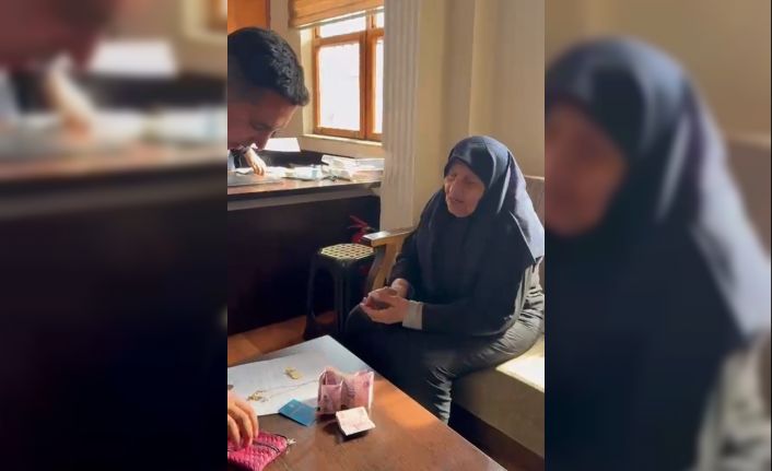 Yaşlı kadının pazarda kaybettiği cüzdanı zabıta ekipleri bulup sahibine teslim etti