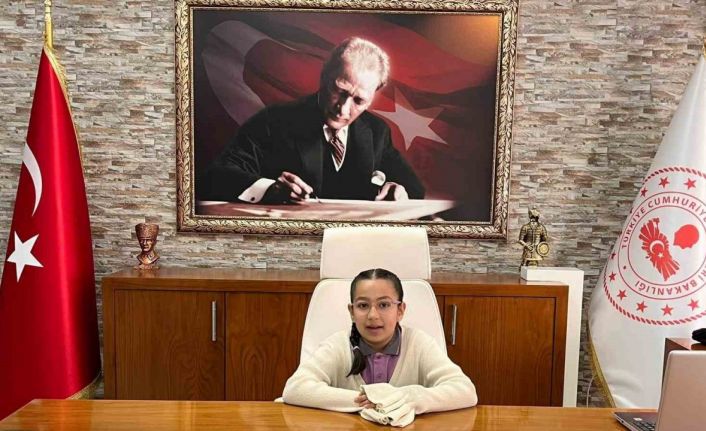 Yatağan Kaymakamı İlhan, koltuğu minik öğrenciye emanet etti