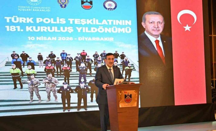 Yılmaz: ’’Attığımız her adımda, yürüttüğümüz her çalışmada aziz şehitlerimizin hatırasına ve gazilerimizin fedakarlığına daima sahip çıkıyoruz’’