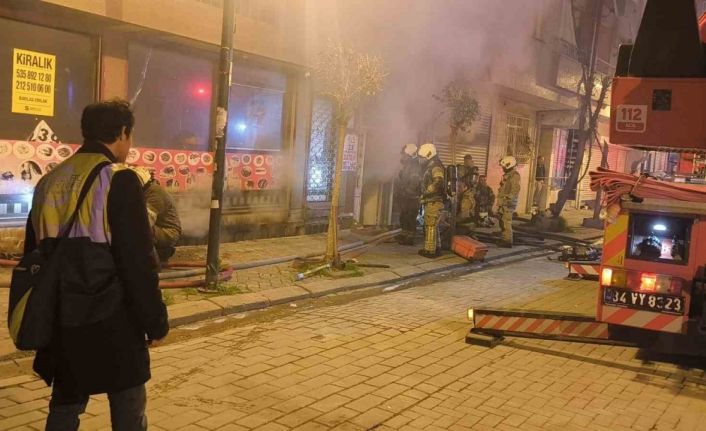 Zeytinburnu’nda gece saatlerinde hareketli dakikalar: Tekstil atölyesindeki yangın paniğe yol açtı