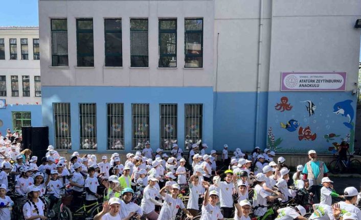 Zeytinburnu’nda "Mektepten Meclise Pedal" bisiklet turu renkli görüntülere sahne oldu