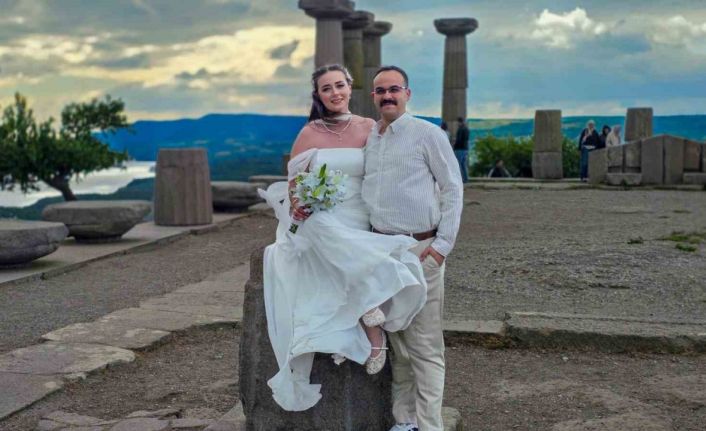 Antik kent, düğün fotoğrafı çektirmek isteyen çifte doğal fotoğraf stüdyosu oldu