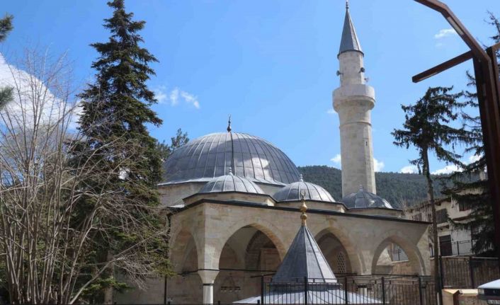 Birçok badire atlatan 508 yıllık cami tarihe tanıklık etmeye devam ediyor