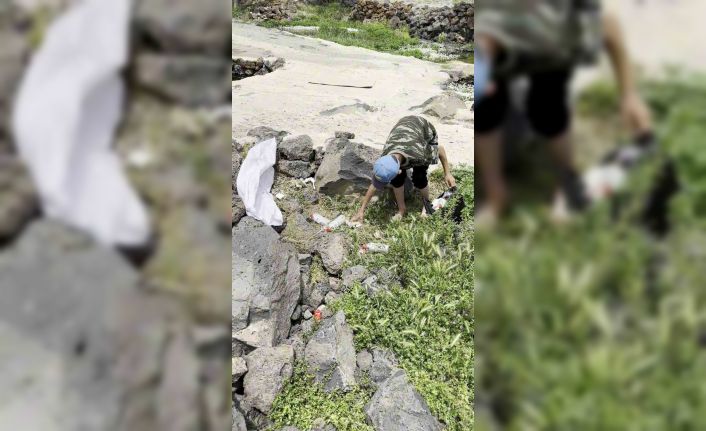 Göldeki çöpleri toplayan çocuk çobandan sitem: "Hayvanlar kirletmiyor, siz kirletiyorsunuz"