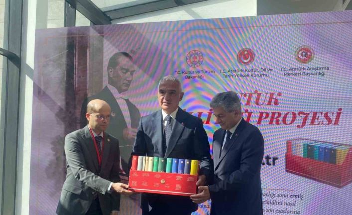 Bakan Ersoy: "(Nutuk Külliyatı Projesi) Türkçenin yanı sıra İngilizce, Almanca, Fransızca, Kazakça, Rusça, Urduca, Farsça ve Türkmence olmak üzere 8 dilde hazırlandı"