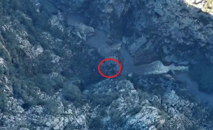 Yazılı Kanyon’da mahsur kalıp kurtarılan 3 gönüllünün tespit edilme anı dron kamerasına yansıdı
