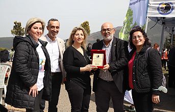 Kartallı çevreciler hem temizledi hem de fidan diktiler
