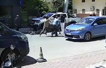 Hırsızdan 'yok artık' dedirten davranış: Trafikte kavga eden adamın motosikletini çaldı