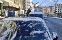 Hakkari’de araç camları buz tuttu