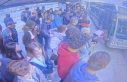 Metrobüs durağında dehşet anı: Bayılan kız...