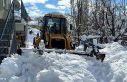 Devletten beklemedi, kardan kapanan köy yollarını...