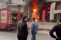 Dükkan önünde başlayan yangın akülerin patlamasıyla...