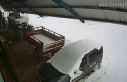 Kar kütlesini taşıyamayan çatı araçların üzerine...